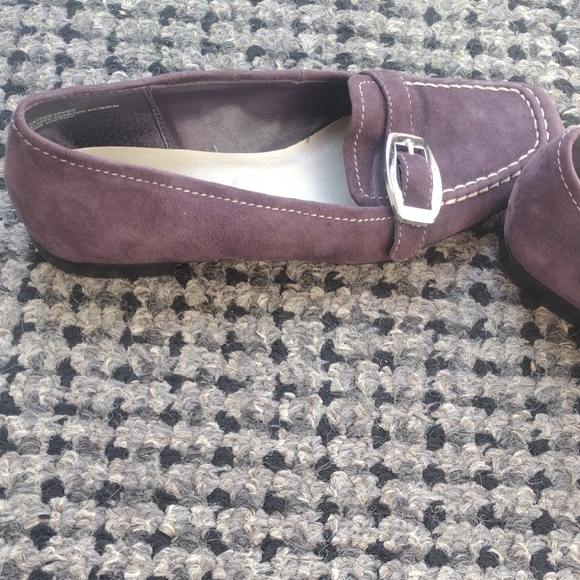 Elegant Purple Suede Loafers - Picture 9 of 9